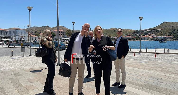 &Sigma;&tau;&eta; &Lambda;ή&mu;&nu;&omicron; &alpha;&pi;ό &tau;&omicron; &pi;&rho;&omega;ί &eta; &Gamma;.&Gamma;. &Tau;&omicron;&upsilon;&rho;&iota;&sigma;&mu;&omicron;ύ &Beta;. &Kappa;&omicron;&upsilon;&tau;&sigma;&omicron;&pi;&omicron;ύ&lambda;&omicron;&upsilon; | &Mu;&alpha;&zeta;ί &tau;&eta;&sigmaf; &eta; &alpha;&pi;&omicron;&sigma;&tau;&omicron;&lambda;ή &tau;&eta;&sigmaf; TUI Group &pi;&omicron;&upsilon; &laquo;&beta;&lambda;έ&pi;&epsilon;&iota;&raquo; &epsilon;&pi;&epsilon;&nu;&delta;&upsilon;&tau;&iota;&kappa;ά &tau;&omicron; &nu;&eta;&sigma;ί