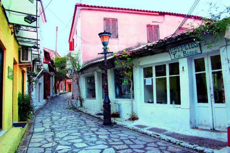 &Xi;&epsilon;&kappa;ί&nu;&eta;&sigma;&epsilon; &eta; &tau;&omicron;&pi;&omicron;&theta;έ&tau;&eta;&sigma;&eta; &phi;&omega;&tau;&iota;&sigma;&tau;&iota;&kappa;ώ&nu; &sigma;&omega;&mu;ά&tau;&omega;&nu; &sigma;&tau;&eta; &Mu;ύ&rho;&iota;&nu;&alpha; (photo)