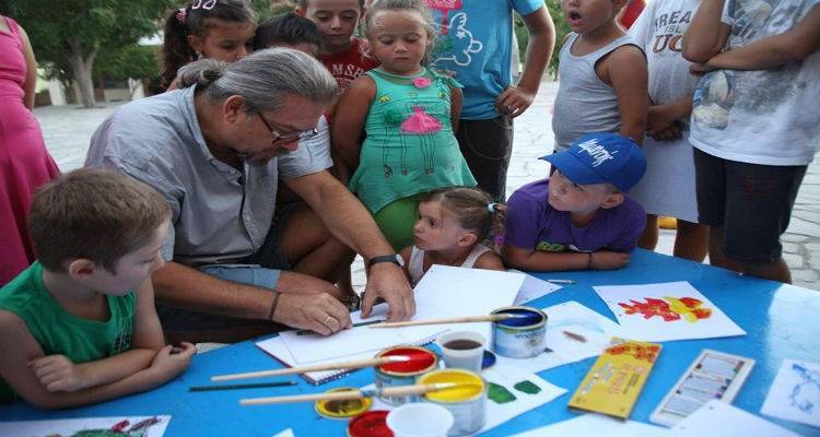 &Omicron;&lambda;&omicron;&kappa;&lambda;&eta;&rho;ώ&theta;&eta;&kappa;&epsilon; &mu;&epsilon; &epsilon;&pi;&iota;&tau;&upsilon;&chi;ί&alpha; &tau;&omicron; &epsilon;&iota;&kappa;&alpha;&sigma;&tau;&iota;&kappa;ό &epsilon;&rho;&gamma;&alpha;&sigma;&tau;ή&rho;&iota; &laquo;&Zeta;&omega;&gamma;&rho;&alpha;&phi;ί&zeta;&omicron;&nu;&tau;&alpha;&sigmaf; &alpha;&pi;ό &tau;&omicron;&nu; &Rho;ί&tau;&sigma;&omicron; &sigma;&tau;&omicron;&nu; &Alpha;&eta; &Sigma;&tau;&rho;ά&tau;&eta;&raquo; (photos)