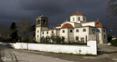 Κλείνει ο δρόμος μπροστά από τον Ι.Ν Αγίας Τριάδας