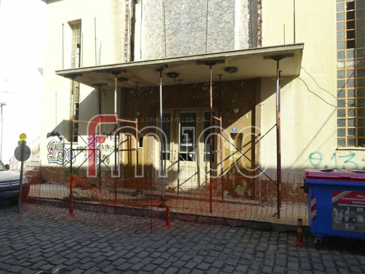 &Xi;&epsilon;&kappa;ί&nu;&eta;&sigma;&alpha;&nu; &omicron;&iota; &epsilon;&rho;&gamma;&alpha;&sigma;ί&epsilon;&sigmaf; &alpha;&nu;ά&pi;&lambda;&alpha;&sigma;&eta;&sigmaf; &sigma;&tau;&omicron; &Gamma;&alpha;&rho;&omicron;&phi;&alpha;&lambda;&lambda;ί&delta;&epsilon;&iota;&omicron; &kappa;&tau;ή&rho;&iota;&omicron; (photos)