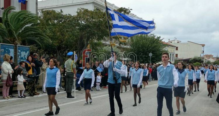 107 χρόνια ελεύθερη Λήμνος: Η μαθητική παρέλαση για την 8η Οκτωβρίου στη Μύρινα (photos &amp; videos)