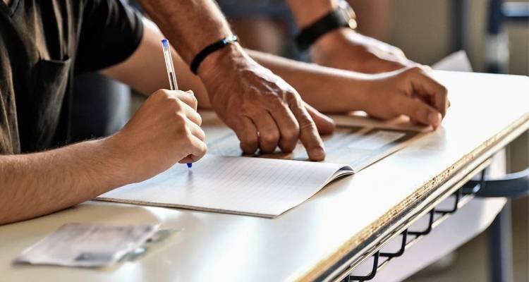 Πανελλαδικές 2025: Φινάλε για τους υποψηφίους των ΓΕΛ με τα μαθήματα Προσανατολισμού
