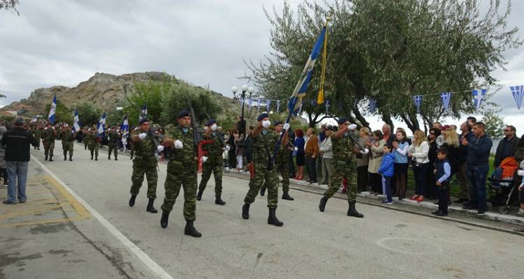 &Lambda;ή&mu;&nu;&omicron;&sigmaf;: &Eta; &pi;&alpha;&rho;έ&lambda;&alpha;&sigma;&eta; &tau;&eta;&sigmaf; 8&eta;&sigmaf; &Omicron;&kappa;&tau;&omega;&beta;&rho;ί&omicron;&upsilon; &sigma;&tau;&eta; &Mu;ύ&rho;&iota;&nu;&alpha; (photos)