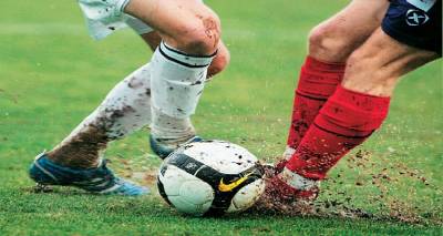 Ποδοσφαιριστής: πώς να ξεκινήσετε μια καριέρα και να γίνετε επαγγελματίας