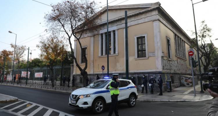 &Pi;&alpha;&rho;έ&mu;&beta;&alpha;&sigma;&eta; &epsilon;&iota;&sigma;&alpha;&gamma;&gamma;&epsilon;&lambda;έ&alpha; &gamma;&iota;&alpha; &tau;&eta;&nu; &pi;&alpha;&rho;&omicron;&upsilon;&sigma;ί&alpha; &Tau;&sigma;ί&pi;&rho;&alpha;, &Kappa;&omicron;&upsilon;&tau;&sigma;&omicron;ύ&mu;&pi;&alpha;, &Beta;&alpha;&rho;&omicron;&upsilon;&phi;ά&kappa;&eta; &sigma;&epsilon; &epsilon;&kappa;&delta;&eta;&lambda;ώ&sigma;&epsilon;&iota;&sigmaf; &gamma;&iota;&alpha; &tau;&omicron; &Pi;&omicron;&lambda;&upsilon;&tau;&epsilon;&chi;&nu;&epsilon;ί&omicron;