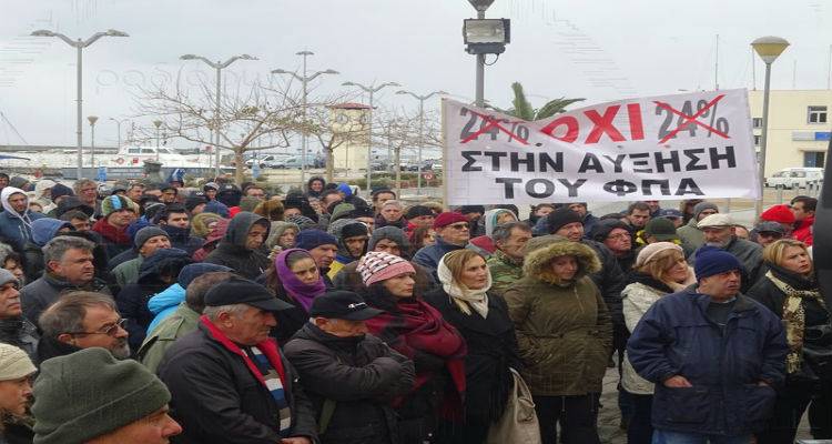 Με μεγάλη συμμετοχή κόσμου και στη Λήμνο η κινητοποίηση για τη μη αύξηση του ΦΠΑ (photos + video + mp3)