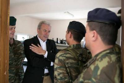 Ο φαντάρος που έκανε τον Δημήτρη Αβραμόπουλο να υποκλιθεί