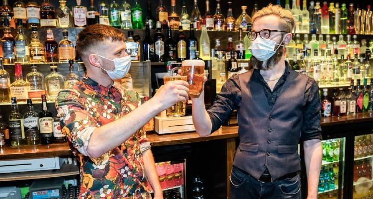 &Beta;&rho;&epsilon;&tau;&alpha;&nu;ί&alpha; &ndash; &Kappa;&omicron;&rho;&omicron;&nu;&omicron;ϊό&sigmaf;: Έ&nu;&alpha; &mu;&epsilon;&gamma;ά&lambda;&omicron; &beta;ή&mu;&alpha; &gamma;&iota;&alpha; &tau;&eta; &chi;&alpha;&lambda;ά&rho;&omega;&sigma;&eta; &tau;&omega;&nu; &pi;&epsilon;&rho;&iota;&omicron;&rho;&iota;&sigma;&mu;ώ&nu; &sigma;ή&mu;&epsilon;&rho;&alpha; &Delta;&epsilon;&upsilon;&tau;έ&rho;&alpha;