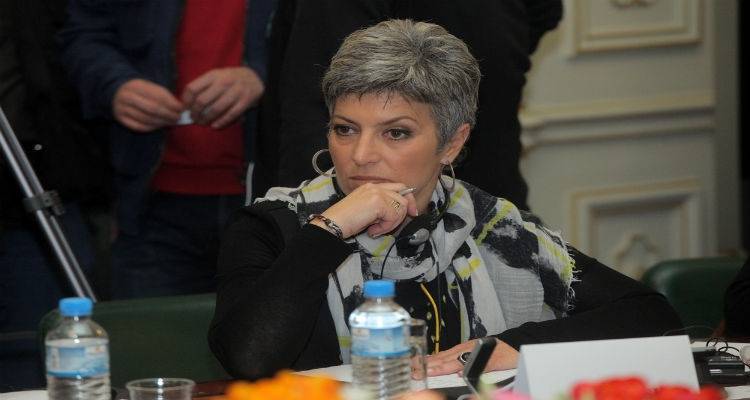 &Alpha;&pi;ά&nu;&tau;&eta;&sigma;&eta; &Kappa;&upsilon;&rho;ί&tau;&sigma;&eta; &sigma;&epsilon; ά&rho;&theta;&rho;&omicron; &tau;&omicron;&upsilon; Fm 100