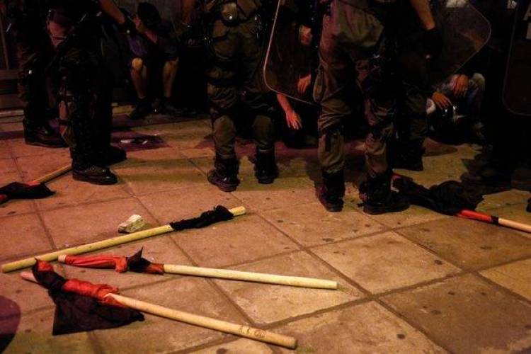 &Alpha;&upsilon;&tau;&omicron;ί &epsilon;ί&nu;&alpha;&iota; &alpha;&nu;&tau;&iota;&phi;&alpha;&sigma;ί&sigma;&tau;&epsilon;&sigmaf;;