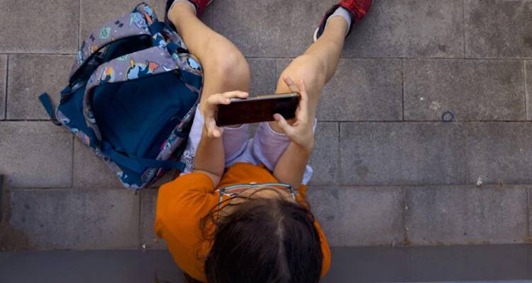 Στην Πάτρα η πρώτη αποβολή μαθητή για χρήση κινητού στο σχολείο