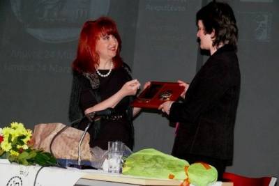 &Omicron;&lambda;&omicron;&kappa;&lambda;&eta;&rho;ώ&theta;&eta;&kappa;&epsilon; &kappa;&alpha;&iota; &tau;&upsilon;&pi;&iota;&kappa;ά &eta; &alpha;&delta;&epsilon;&rho;&phi;&omicron;&pi;&omicron;ί&eta;&sigma;&eta; &tau;&omicron;&upsilon; &Gamma;&upsilon;&mu;&nu;&alpha;&sigma;ί&omicron;&upsilon; &Lambda;&iota;&beta;&alpha;&delta;&omicron;&chi;&omega;&rho;ί&omicron;&upsilon; (photos)