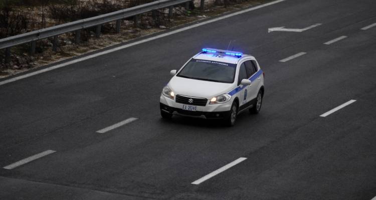 &Sigma;&upsilon;&nu;&epsilon;&lambda;ή&phi;&theta;&eta; 16&chi;&rho;&omicron;&nu;&omicron;&sigmaf; &gamma;&iota;&omicron;&sigmaf; &beta;&omicron;&upsilon;&lambda;&epsilon;&upsilon;&tau;ή &mu;&epsilon;&tau;ά &alpha;&pi;ό &kappa;&alpha;&tau;&alpha;&delta;ί&omega;&xi;&eta; &sigma;&tau;&omicron; &Chi;&alpha;&lambda;ά&nu;&delta;&rho;&iota; - &Omicron;&delta;&eta;&gamma;&omicron;ύ&sigma;&epsilon; &Iota;&Chi; &mu;&epsilon; &pi;έ&nu;&tau;&epsilon; &alpha;&nu;&eta;&lambda;ί&kappa;&omicron;&upsilon;&sigmaf;, &omicron; έ&nu;&alpha;&sigmaf; έ&phi;&epsilon;&rho;&epsilon; &kappa;&omicron;&upsilon;&zeta;&iota;&nu;&omicron;&mu;ά&chi;&alpha;&iota;&rho;&omicron;