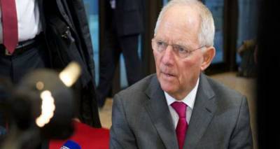 &Sigma;ό&iota;&mu;&pi;&lambda;&epsilon;: &Eta; &Epsilon;&lambda;&lambda;ά&delta;&alpha; &chi;&rho;&epsilon;&iota;ά&zeta;&epsilon;&tau;&alpha;&iota; &mu;&epsilon;&tau;&alpha;&rho;&rho;&upsilon;&theta;&mu;ί&sigma;&epsilon;&iota;&sigmaf;, ό&chi;&iota; &epsilon;&lambda;ά&phi;&rho;&upsilon;&nu;&sigma;&eta; &gamma;&iota;&alpha; &nu;&alpha; &mu;&epsilon;ί&nu;&epsilon;&iota; &sigma;&tau;&omicron; &epsilon;&upsilon;&rho;ώ