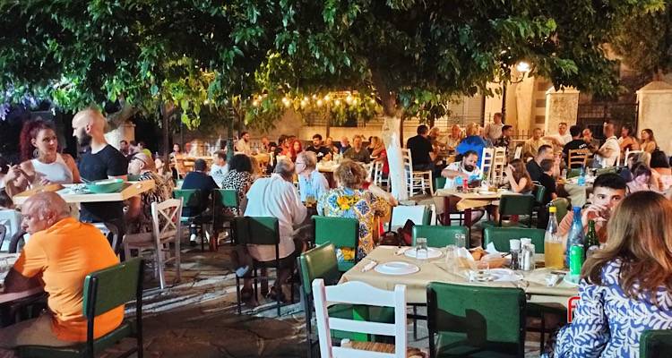 &Sigma;&tau;&omicron; &pi;&alpha;&nu;&eta;&gamma;ύ&rho;&iota; &tau;&omicron;&upsilon; &Alpha;ϊ-&Lambda;&iota;&alpha; &sigma;&tau;&eta; &gamma;&rho;&alpha;&phi;&iota;&kappa;ή &pi;&lambda;&alpha;&tau;&epsilon;ί&alpha; &tau;&omicron;&upsilon; &Kappa;&omicron;&rho;&nu;&omicron;ύ (photos)