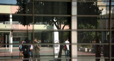 &Kappa;&omicron;&rho;&omega;&pi;ί: &Delta;&iota;&kappa;&omicron;&gamma;&rho;&alpha;&phi;ί&alpha; &sigma;&epsilon; &beta;ά&rho;&omicron;&sigmaf; &delta;ύ&omicron; &alpha;&nu;&eta;&lambda;&iota;&kappa;&omega;&nu;, &epsilon;ί&chi;&alpha;&nu; &kappa;ά&nu;&epsilon;&iota; &tau;&eta; &zeta;&omega;ή &kappa;ό&lambda;&alpha;&sigma;&eta; &sigma;&epsilon; 14&chi;&rho;&omicron;&nu;&omicron; | &Tau;&omicron;ύ έ&kappa;&alpha;&nu;&alpha;&nu; &sigma;&kappa;&lambda;&eta;&rho;ό bullying