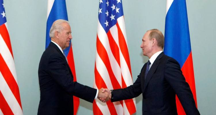 &Omicron; &Tau;&zeta;&omicron; &Mu;&pi;ά&iota;&nu;&tau;&epsilon;&nu; &sigma;&upsilon;&mu;&phi;&omega;&nu;&epsilon;ί &mu;&epsilon; &tau;&omicron;&nu; &Beta;&lambda;&alpha;&nu;&tau;ί&mu;&iota;&rho; &Pi;&omicron;ύ&tau;&iota;&nu;: &Omicron;&iota; &sigma;&chi;έ&sigma;&epsilon;&iota;&sigmaf; &mu;&epsilon; &tau;&eta; &Rho;&omega;&sigma;ί&alpha; &beta;&rho;ί&sigma;&kappa;&omicron;&nu;&tau;&alpha;&iota; &sigma;&tau;&omicron; &nu;&alpha;&delta;ί&rho;