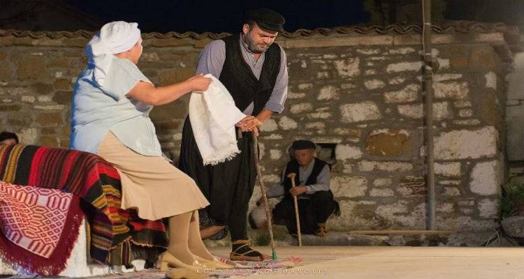 &Tau;&omicron; &theta;&epsilon;&rho;&mu;ό &chi;&epsilon;&iota;&rho;&omicron;&kappa;&rho;ό&tau;&eta;&mu;&alpha; &tau;&omicron;&upsilon; &kappa;&omicron;&iota;&nu;&omicron;ύ &alpha;&pi;έ&sigma;&pi;&alpha;&sigma;&epsilon; &laquo;&Tau;&omicron; &pi;&alpha;&rho;&alpha;&mu;ύ&theta;&iota; &tau;&omicron;&upsilon; &gamma;ά&mu;&omicron;&upsilon;&raquo; &sigma;&tau;&eta; &Lambda;ή&mu;&nu;&omicron; (photos)