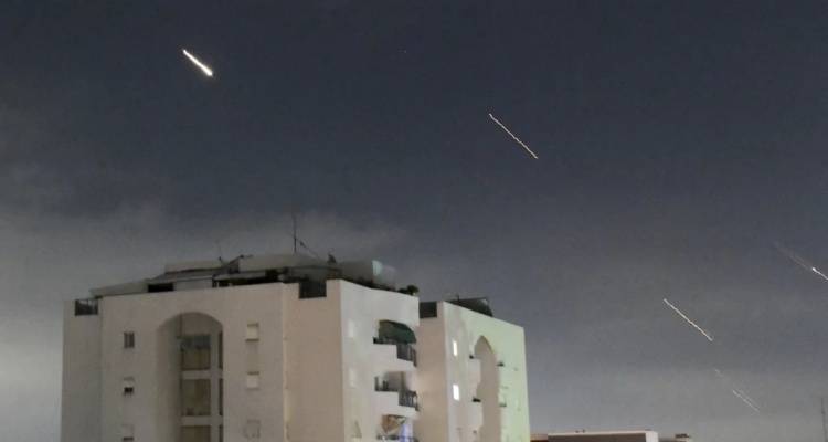 Πάνω από 300 drones και πυραύλους εκτόξευσε το Ιράν κατά του Ισραήλ, το 99% κατερρίφθη
