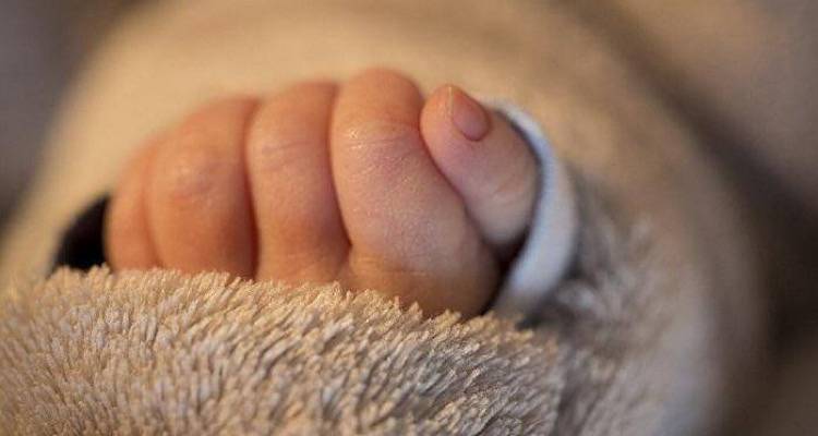&Lambda;ή&mu;&nu;&omicron;&sigmaf;: &Tau;&eta; &mu;ά&chi;&eta; &pi;&omicron;&upsilon; &delta;ί&nu;&epsilon;&iota; &tau;&omicron; &beta;&rho;έ&phi;&omicron;&sigmaf; 7,5 &mu;&eta;&nu;ώ&nu; &sigma;&tau;&eta;&nu; &epsilon;&nu;&tau;&alpha;&tau;&iota;&kappa;ή, ό&lambda;&alpha; &delta;&epsilon;ί&chi;&nu;&omicron;&upsilon;&nu; &pi;&omega;&sigmaf; &tau;&eta;&nu; &kappa;&epsilon;&rho;&delta;ί&zeta;&epsilon;&iota;