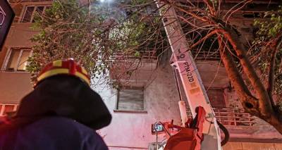 &Phi;&omega;&tau;&iota;ά &sigma;&tau;&omicron; &Kappa;&omicron;&lambda;&omega;&nu;ά&kappa;&iota;: &Eta; &eta;&lambda;&iota;&kappa;&iota;&omega;&mu;έ&nu;&eta; &pi;&omicron;&upsilon; &kappa;ά&eta;&kappa;&epsilon; ή&tau;&alpha;&nu; &chi;ή&rho;&alpha; &upsilon;&pi;&omicron;&upsilon;&rho;&gamma;&omicron;ύ &tau;&omicron;&upsilon; &Alpha;&nu;&delta;&rho;έ&alpha; &Pi;&alpha;&pi;&alpha;&nu;&delta;&rho;έ&omicron;&upsilon;