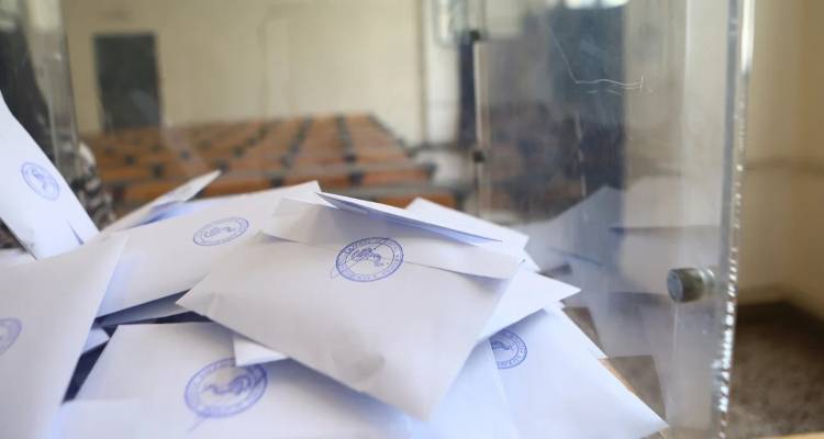 &Phi;&omicron;&iota;&tau;&eta;&tau;&iota;&kappa;έ&sigmaf; &epsilon;&kappa;&lambda;&omicron;&gamma;έ&sigmaf;: &Xi;&epsilon;&chi;&omega;&rho;&iota;&sigma;&tau;ά &alpha;&pi;&omicron;&tau;&epsilon;&lambda;έ&sigma;&mu;&alpha;&tau;&alpha; &gamma;&iota;&alpha; &alpha;&kappa;ό&mu;&eta; &mu;ί&alpha; &chi;&rho;&omicron;&nu;&iota;ά -&Tau;&alpha; &pi;&omicron;&sigma;&omicron;&sigma;&tau;ά &pi;&omicron;&upsilon; &delta;ί&nu;&omicron;&upsilon;&nu; &Delta;&Alpha;&Pi; &kappa;&alpha;&iota; &Pi;&alpha;&nu;&sigma;&pi;&omicron;&upsilon;&delta;&alpha;&sigma;&tau;&iota;&kappa;ή