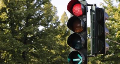 Νέος ΚΟΚ: Τα πρόστιμα για παραβίαση κόκκινου και «STOP» -Πότε αφαιρείται η άδεια για 8 χρόνια