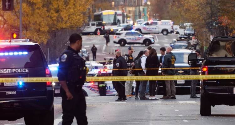 Σε κρίσιμη κατάσταση οι δύο στρατιώτες της Εθνοφρουράς που δέχτηκαν πυρά στην Ουάσινγκτον | Έρευνα για τρομοκρατία διεξάγει το FBI