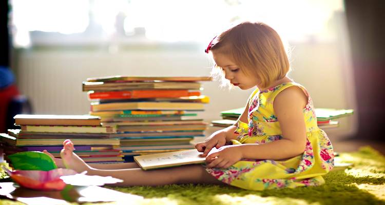 Πρέπει να διαβάζει το παιδί μου το καλοκαίρι;