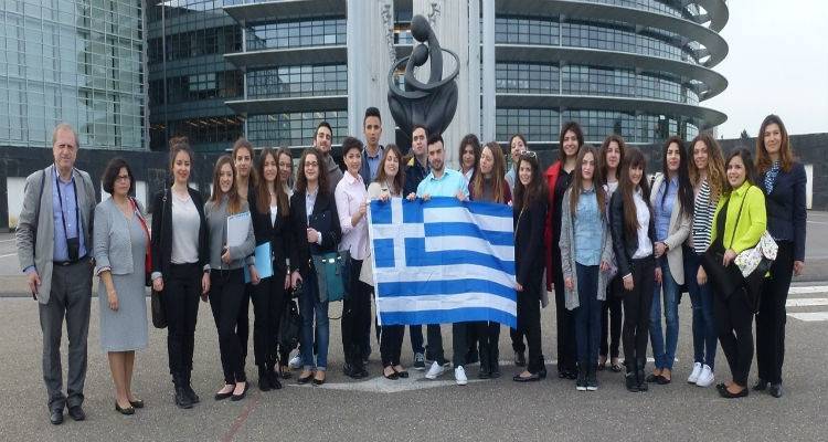&Mu;&alpha;&theta;ή&tau;&rho;&iota;&alpha; &tau;&omicron;&upsilon; &Gamma;&Epsilon;&Lambda; &Mu;&omicron;ύ&delta;&rho;&omicron;&upsilon; &mu;&epsilon;&tau;&alpha;&xi;ύ &tau;&eta;&sigmaf; &alpha;&pi;&omicron;&sigma;&tau;&omicron;&lambda;ή &tau;&eta;&sigmaf; &Pi;&epsilon;&rho;&iota;&phi;έ&rho;&epsilon;&iota;&alpha;&sigmaf; &pi;&omicron;&upsilon; &beta;&rho;&alpha;&beta;&epsilon;ύ&tau;&eta;&kappa;&epsilon; &sigma;&tau;&omicron; &Sigma;&tau;&rho;&alpha;&sigma;&beta;&omicron;ύ&rho;&gamma;&omicron; (photos)