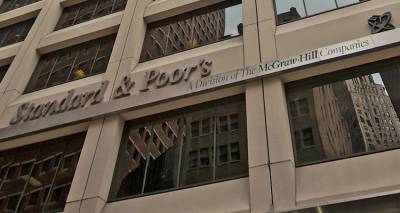 Standard &amp; Poor&rsquo;s: &laquo;&Delta;&iota;&alpha;&phi;ή&mu;&iota;&sigma;&eta;&raquo; &gamma;&iota;&alpha; &tau;&eta;&nu; &Epsilon;&lambda;&lambda;ά&delta;&alpha; &eta; έ&kappa;&theta;&epsilon;&sigma;&eta; &pi;&omicron;&upsilon; έ&delta;&omega;&sigma;&epsilon; &tau;&eta;&nu; &epsilon;&pi;&epsilon;&nu;&delta;&upsilon;&tau;&iota;&kappa;ή &beta;&alpha;&theta;&mu;ί&delta;&alpha;