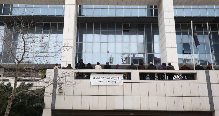 &laquo;Ό&tau;&alpha;&nu; &eta; &phi;&omega;&tau;&iota;ά έ&rho;&chi;&epsilon;&tau;&alpha;&iota;, &kappa;ά&nu;&epsilon;&iota;&sigmaf; &epsilon;&kappa;&kappa;έ&nu;&omega;&sigma;&eta;&raquo;: &Eta; &alpha;&gamma;ό&rho;&epsilon;&upsilon;&sigma;&eta; &tau;&eta;&sigmaf; &Epsilon;&iota;&sigma;&alpha;&gamma;&gamma;&epsilon;&lambda;έ&omega;&sigmaf; &sigma;&tau;&eta; &delta;ί&kappa;&eta; &gamma;&iota;&alpha; &tau;&omicron; &Mu;ά&tau;&iota;