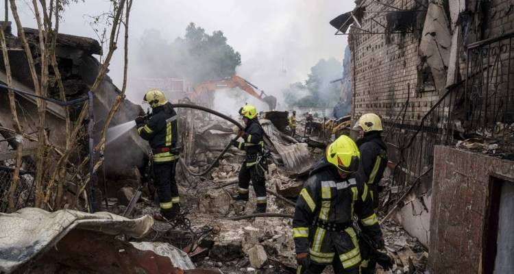 Σε συναγερμό η Ουκρανία: Τρίτη νύχτα σφοδρών ρωσικών αεροπορικών επιδρομών | Πύραυλοι Κρουζ πάνω από το Κίεβο