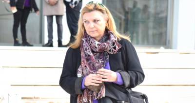 &Epsilon;&lambda;&pi;ί&delta;&alpha; &Nu;ί&nu;&omicron;&upsilon; &sigma;&tau;&eta; &delta;ί&kappa;&eta; &Phi;&iota;&lambda;&iota;&pi;&pi;ί&delta;&eta;: &Epsilon;ί&mu;&alpha;&iota; &delta;ί&pi;&lambda;&alpha; &sigma;&tau;&omicron;&nu; &Pi;έ&tau;&rho;&omicron; &alpha;&pi;ό &epsilon;&pi;&iota;&lambda;&omicron;&gamma;ή, &tau;&omicron;&nu; &alpha;&gamma;&alpha;&pi;ώ &pi;&omicron;&lambda;ύ, &delta;&epsilon;&nu; &epsilon;ί&nu;&alpha;&iota; &beta;&iota;&alpha;&sigma;&tau;ή&sigmaf; - Έ&chi;&epsilon;&iota; &kappa;&alpha;&iota; &alpha;&upsilon;&tau;ό&sigmaf; &epsilon;&lambda;&alpha;&tau;&tau;ώ&mu;&alpha;&tau;&alpha;
