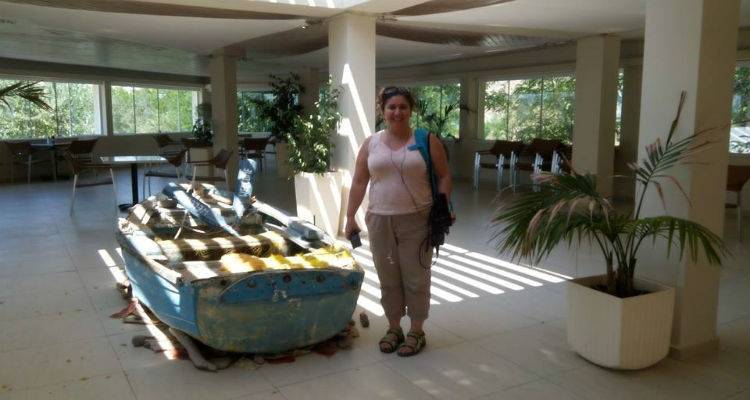 &Sigma;&tau;&eta; &Lambda;ή&mu;&nu;&omicron; &eta; &Epsilon;&lambda;&lambda;&eta;&nu;&omicron;&alpha;&mu;&epsilon;&rho;&iota;&kappa;ά&nu;&alpha; &delta;&eta;&mu;&omicron;&sigma;&iota;&omicron;&gamma;&rho;ά&phi;&omicron;&sigmaf; Joanna Kakissis (photos)