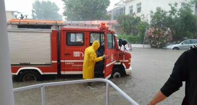 Στο έλεος της κακοκαιρίας η Λήμνος | Πλημμύρισαν σπίτια και δρόμοι (photos)