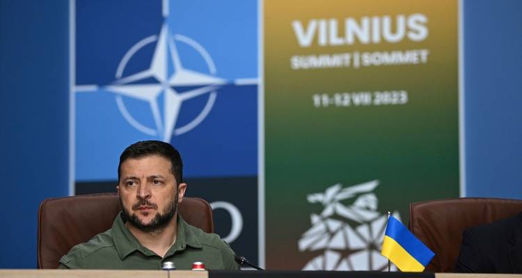 &Kappa;ί&epsilon;&beta;&omicron;: &laquo;&Eta;&tau;&tau;&alpha; &tau;&eta;&sigmaf; &delta;&eta;&mu;&omicron;&kappa;&rho;&alpha;&tau;ί&alpha;&sigmaf;&raquo; &eta; &pi;&alpha;&rho;&alpha;&chi;ώ&rho;&eta;&sigma;&eta; &epsilon;&delta;&alpha;&phi;ώ&nu; &mu;&epsilon; &alpha;&nu;&tau;ά&lambda;&lambda;&alpha;&gamma;&mu;&alpha; &tau;&omicron; &Nu;&Alpha;&Tau;&Omicron;