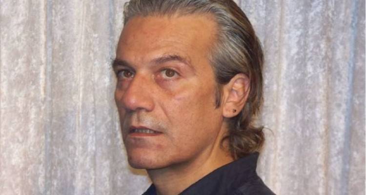 Έ&phi;&upsilon;&gamma;&epsilon; &alpha;&pi;ό &tau;&eta; &zeta;&omega;ή &omicron; &eta;&theta;&omicron;&pi;&omicron;&iota;ό&sigmaf; &Theta;&epsilon;ό&phi;&iota;&lambda;&omicron;&sigmaf; &Beta;&alpha;&nu;&delta;ώ&rho;&omicron;&sigmaf;