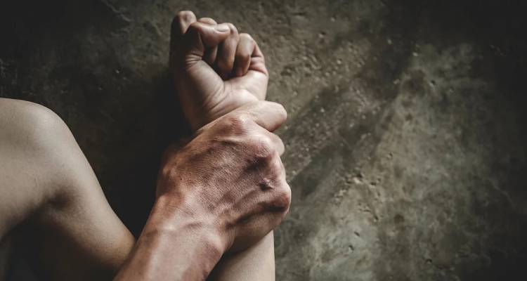 &Sigma;&omicron;&kappa; &sigma;&tau;&eta;&nu; &Kappa;&alpha;&beta;ά&lambda;&alpha;: &Omicron; 52&chi;&rho;&omicron;&nu;&omicron;&sigmaf; &omicron;&mu;&omicron;&lambda;ό&gamma;&eta;&sigma;&epsilon; ό&tau;&iota; &beta;ί&alpha;&zeta;&epsilon; 18 &chi;&rho;ό&nu;&iota;&alpha; &tau;&eta;&nu; &kappa;ό&rho;&eta; &tau;&omicron;&upsilon; | &Epsilon;&xi;&epsilon;&tau;ά&zeta;&omicron;&nu;&tau;&alpha;&iota; ό&lambda;&alpha; &tau;&alpha; &pi;&alpha;&iota;&delta;&iota;ά &tau;&eta;&sigmaf; &omicron;&iota;&kappa;&omicron;&gamma;έ&nu;&epsilon;&iota;&alpha;&sigmaf;