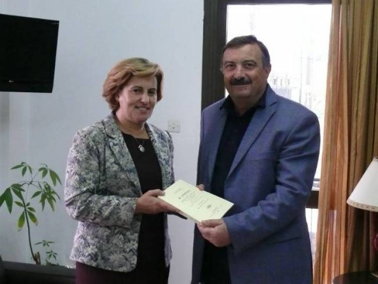 &Eta; &Chi;&rho;&iota;&sigma;&tau;&iota;ά&nu;&alpha; &Kappa;&alpha;&lambda;&omicron;&gamma;ή&rho;&omicron;&upsilon; &sigma;&tau;&eta; &Lambda;ή&mu;&nu;&omicron;