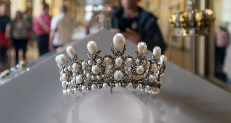 Γιατί φοβούνται ότι τα κοσμήματα που έκλεψαν από το Λούβρο θα χαθούν για πάντα