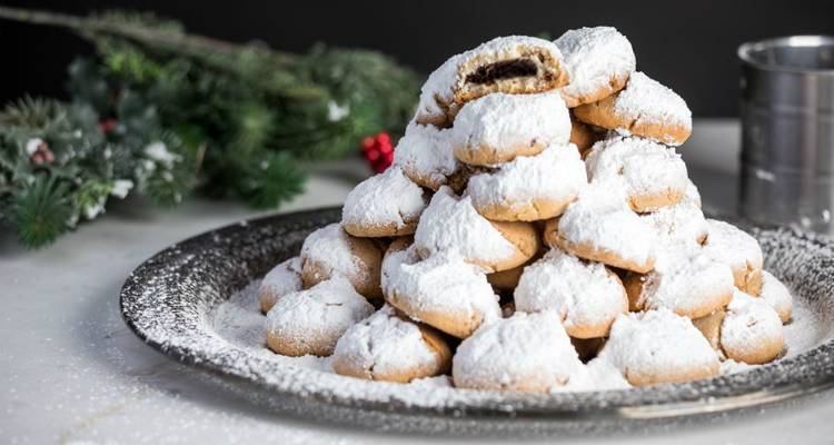 Κουραμπιέδες γεμιστοί με σοκολάτα