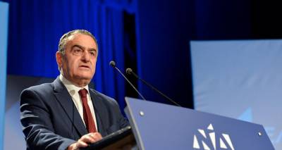 &Sigma;&tau;&eta; &Lambda;ή&mu;&nu;&omicron; &omicron; &Chi;&alpha;&rho;ά&lambda;&alpha;&mu;&pi;&omicron;&sigmaf; &Alpha;&theta;&alpha;&nu;&alpha;&sigma;ί&omicron;&upsilon; &gamma;&iota;&alpha; &tau;&eta;&nu; &epsilon;&pi;έ&tau;&epsilon;&iota;&omicron; &alpha;&pi;&epsilon;&lambda;&epsilon;&upsilon;&theta;έ&rho;&omega;&sigma;&eta;&sigmaf; &tau;&omicron;&upsilon; &nu;&eta;&sigma;&iota;&omicron;ύ.