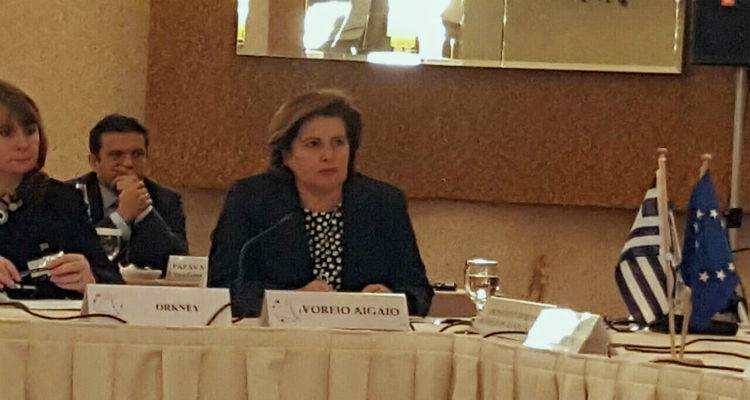 &Kappa;&alpha;&lambda;&omicron;&gamma;ή&rho;&omicron;&upsilon; &sigma;&tau;&eta;&nu; &Epsilon;&pi;&iota;&tau;&rho;&omicron;&pi;ή &Nu;&eta;&sigma;&iota;ώ&nu; &tau;&eta;&sigmaf; CPMR:  &laquo;&Omicron; &pi;&lambda;&omicron;ύ&tau;&omicron;&sigmaf; &tau;&eta;&sigmaf; &Epsilon;&upsilon;&rho;ώ&pi;&eta;&sigmaf; &epsilon;ί&nu;&alpha;&iota; &eta; &pi;&omicron;&lambda;&upsilon;&mu;&omicron;&rho;&phi;ί&alpha; &tau;&eta;&sigmaf; &kappa;&alpha;&iota; &omicron;&iota; &alpha;&sigma;&kappa;&omicron;ύ&mu;&epsilon;&nu;&epsilon;&sigmaf; &pi;&omicron;&lambda;&iota;&tau;&iota;&kappa;έ&sigmaf; &omicron;&phi;&epsilon;ί&lambda;&omicron;&upsilon;&nu; &nu;&alpha; &tau;&eta;&nu; &upsilon;&pi;&omicron;&sigma;&tau;&eta;&rho;ί&zeta;&omicron;&upsilon;&nu;&raquo;