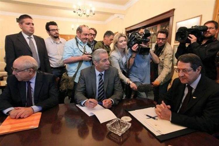 Κύπρος: Όμηρος των συνεχώς νέων απαιτήσεων του ΔΝΤ η Κύπρος