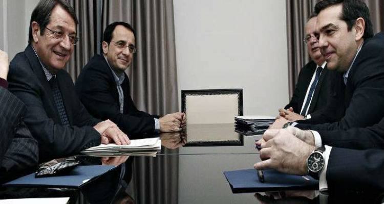 &Sigma;&upsilon;&nu;ά&nu;&tau;&eta;&sigma;&eta; &Tau;&sigma;ί&pi;&rho;&alpha;-&Alpha;&nu;&alpha;&sigma;&tau;&alpha;&sigma;&iota;ά&delta;&eta; &sigma;&tau;&iota;&sigmaf; &Beta;&rho;&upsilon;&xi;έ&lambda;&lambda;&epsilon;&sigmaf; &gamma;&iota;&alpha; &tau;&omicron; &Kappa;&upsilon;&pi;&rho;&iota;&alpha;&kappa;ό (photos)