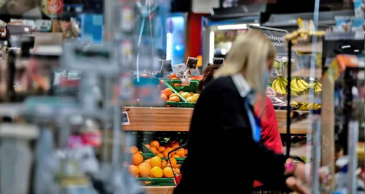 &Tau;&omicron; &epsilon;&omicron;&rho;&tau;&alpha;&sigma;&tau;&iota;&kappa;ό &laquo;&kappa;&alpha;&lambda;ά&theta;&iota; &tau;&omicron;&upsilon; &nu;&omicron;&iota;&kappa;&omicron;&kappa;&upsilon;&rho;&iota;&omicron;ύ&raquo;: &Omicron;&iota; 4 &epsilon;&pi;&iota;&pi;&lambda;έ&omicron;&nu; &kappa;&alpha;&tau;&eta;&gamma;&omicron;&rho;ί&epsilon;&sigmaf; &kappa;&alpha;&iota; &tau;&alpha; 10 &pi;&rho;&omicron;ϊό&nu;&tau;&alpha; &sigma;&tau;&omicron; &kappa;&alpha;&lambda;ά&theta;&iota; &mu;&epsilon; &tau;&alpha; &pi;&alpha;&iota;&chi;&nu;ί&delta;&iota;&alpha;