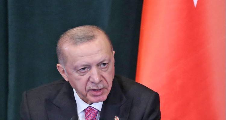 &Epsilon;&rho;&nu;&tau;&omicron;&gamma;ά&nu; &mu;&epsilon;&tau;ά &tau;&omicron; &tau;&alpha;&xi;ί&delta;&iota; &Mu;&eta;&tau;&sigma;&omicron;&tau;ά&kappa;&eta; &sigma;&tau;&iota;&sigmaf; &Eta;&Pi;&Alpha;: &laquo;&Pi;&rho;έ&pi;&epsilon;&iota; &nu;&alpha; &epsilon;&pi;&alpha;&nu;&epsilon;&xi;&epsilon;&tau;ά&sigma;&omicron;&upsilon;&mu;&epsilon; &tau;&eta; &sigma;&tau;&rho;&alpha;&tau;&eta;&gamma;&iota;&kappa;ή &mu;&alpha;&sigmaf; &sigma;&upsilon;&nu;&epsilon;&rho;&gamma;&alpha;&sigma;ί&alpha;&raquo;