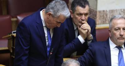 &Omicron; &Mu;&eta;&tau;&sigma;&omicron;&tau;ά&kappa;&eta;&sigmaf; &pi;&alpha;&rho;&alpha;&pi;έ&mu;&pi;&epsilon;&iota; &gamma;&iota;&alpha; &delta;&iota;&alpha;&gamma;&rho;&alpha;&phi;ή &tau;&omicron;&nu; &beta;&omicron;&upsilon;&lambda;&epsilon;&upsilon;&tau;ή &tau;&eta;&sigmaf; &Nu;&Delta; &Kappa;&upsilon;&rho;&iota;&alpha;&zeta;ί&delta;&eta; &gamma;&iota;&alpha; &tau;&omicron; &alpha;&pi;&alpha;&rho;ά&delta;&epsilon;&kappa;&tau;&omicron; &sigma;&chi;ό&lambda;&iota;&omicron; &kappa;&alpha;&tau;ά &Kappa;&omega;&nu;&sigma;&tau;&alpha;&nu;&tau;&omicron;&pi;&omicron;ύ&lambda;&omicron;&upsilon;